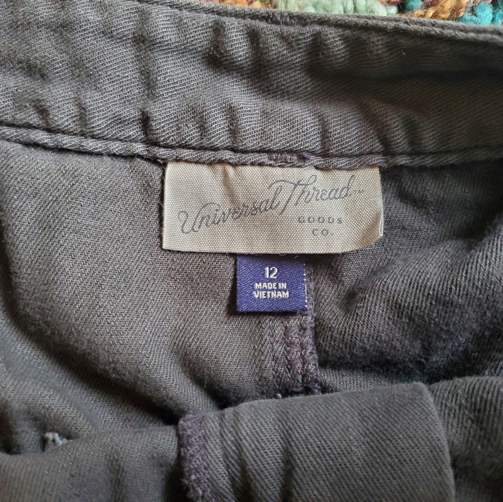 Universal Thread Shorts - Picture 2 of 3